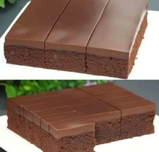 Un delicioso pastel que alegra los lunes grises con su sabor y colores vibrantes.