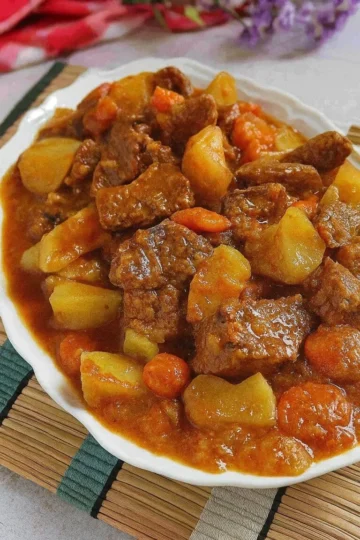 Estofado de la abuela, un plato tradicional delicioso y reconfortante